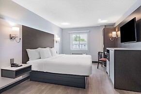 Days Inn & Suites by Wyndham Niagara Falls/Buffalo