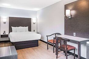 Days Inn & Suites by Wyndham Niagara Falls/Buffalo