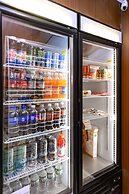 Days Inn & Suites by Wyndham Niagara Falls/Buffalo