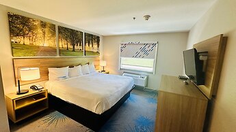 Days Inn & Suites by Wyndham Wynne