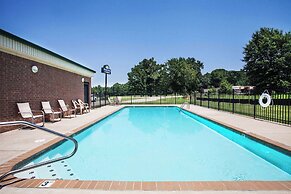 Days Inn & Suites by Wyndham Wynne