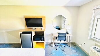 Days Inn & Suites by Wyndham Wynne