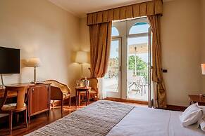 Hotel Savoy Palace
