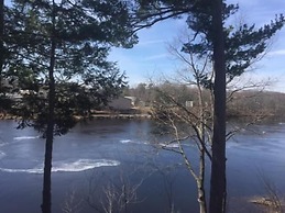 Milford Motel On The River