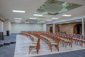 Days Inn & Conference Centre by Wyndham Cranbrook