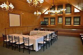 Eagle Mountain House & Golf Club