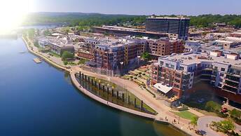 Hilton Promenade at Branson Landing