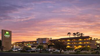 Holiday Inn Express Hotel & Suites Ventura by IHG