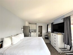 Super 8 by Wyndham Lake Country/Winfield Area
