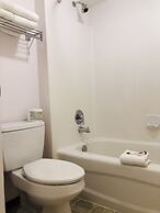 Super 8 by Wyndham Lake Country/Winfield Area