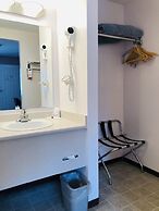 Super 8 by Wyndham Lake Country/Winfield Area