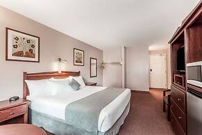 Super 8 by Wyndham Lake Country/Winfield Area