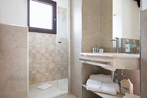 Cormoran Hotel & Residence