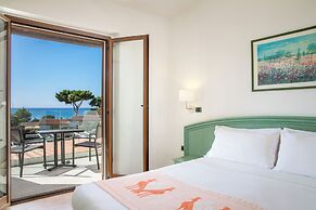 Cormoran Hotel & Residence