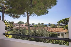 Cormoran Hotel & Residence