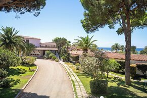 Cormoran Hotel & Residence