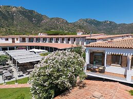 Cormoran Hotel & Residence