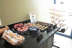 Super 8 by Wyndham Mississauga