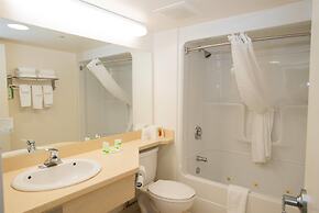 Super 8 by Wyndham Mississauga