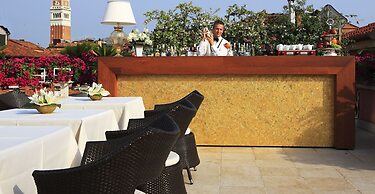 Hotel A LA Commedia