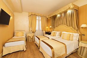 Hotel A LA Commedia