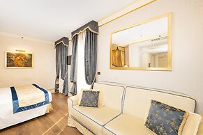 Hotel A LA Commedia