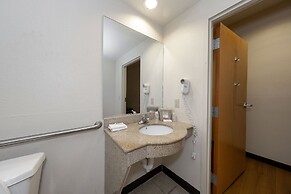 Red Roof Inn & Suites Biloxi - Ocean Springs