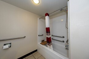 Red Roof Inn & Suites Biloxi - Ocean Springs