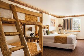 Grand Bear Resort at Starved Rock