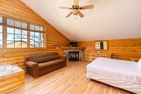 Grand Bear Resort at Starved Rock