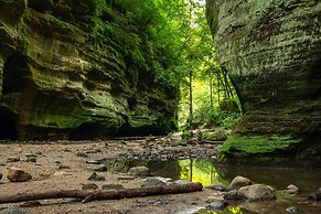 Grand Bear Resort at Starved Rock