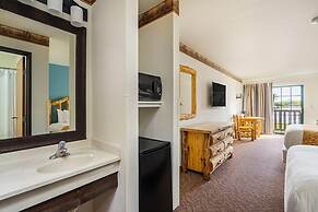 Grand Bear Resort at Starved Rock