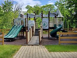 Grand Bear Resort at Starved Rock