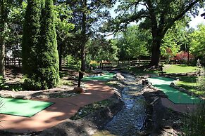 Grand Bear Resort at Starved Rock