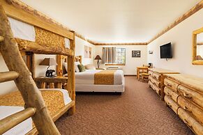 Grand Bear Resort at Starved Rock