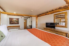 Grand Bear Resort at Starved Rock