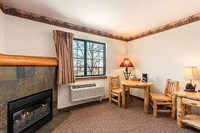 Grand Bear Resort at Starved Rock