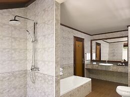 Royal Island Resort & Spa