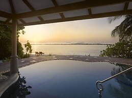 Royal Island Resort & Spa