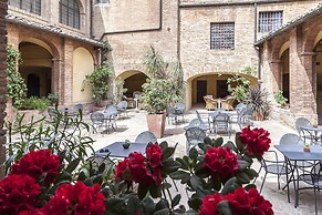 Il Chiostro del Carmine