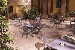 Il Chiostro del Carmine