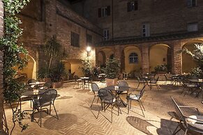 Il Chiostro del Carmine