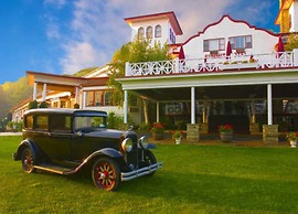 The Historic Summit Inn