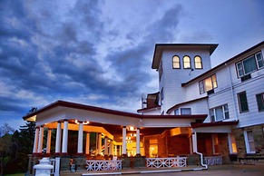 The Historic Summit Inn