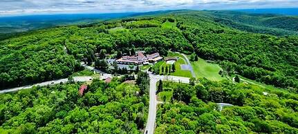 The Historic Summit Inn