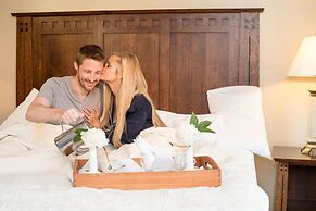 The Historic Summit Inn