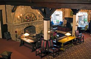 The Historic Summit Inn