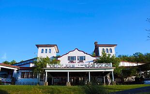 The Historic Summit Inn