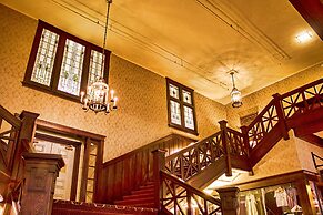 The Historic Summit Inn