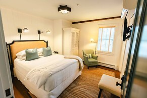 Hill Farm Inn